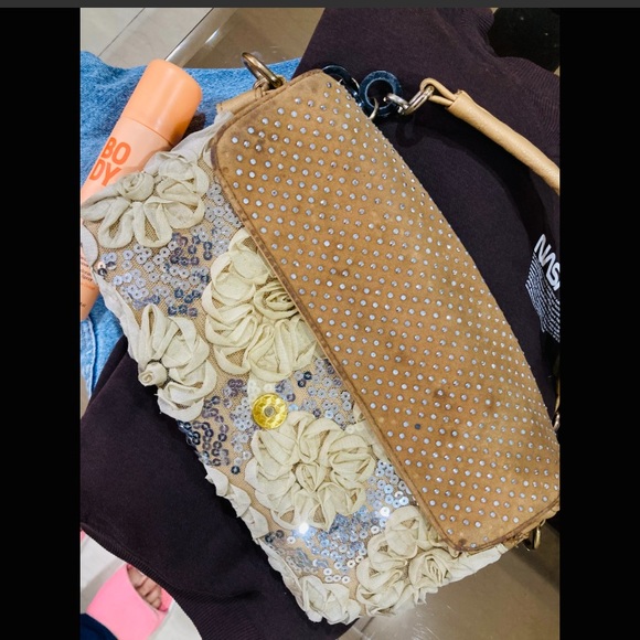 Sequine finished nude handbag - Picture 2 of 6